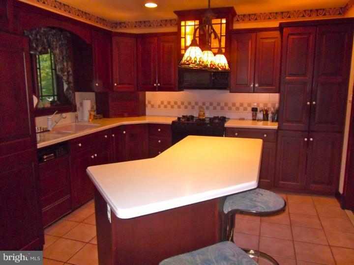 522 Hanover Road Wilmington, DE 19809 - Photo 9 of 21 Kitchen