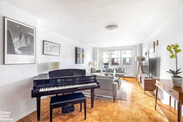 $799,000 | 340 East 80th Street, Unit 21J | Upper East Side