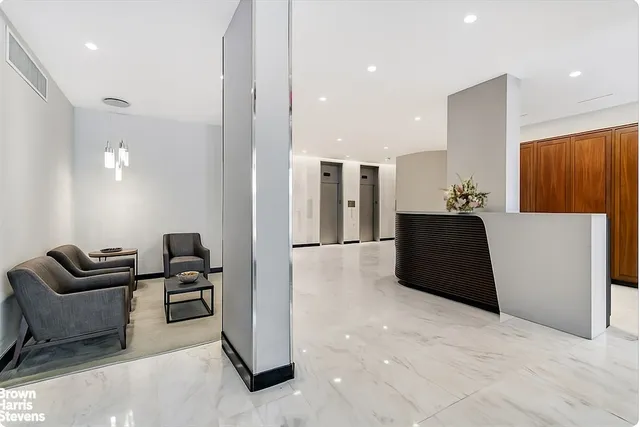 $799,000 | 340 East 80th Street, Unit 21J | Upper East Side