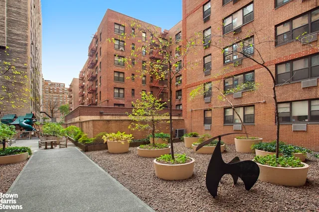 $799,000 | 340 East 80th Street, Unit 21J | Upper East Side