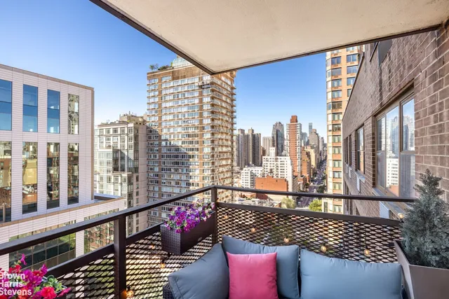 $799,000 | 340 East 80th Street, Unit 21J | Upper East Side