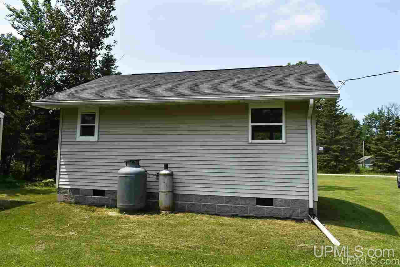8202 Co Road Rapid River, MI 49878 - Photo 4 of 17