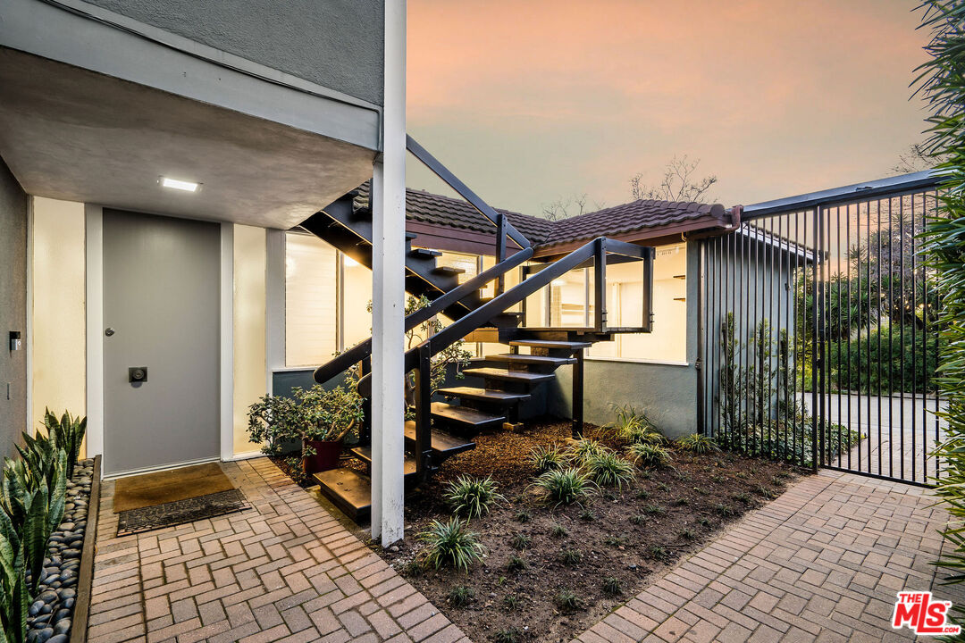 11271 Chalon Road Los Angeles, CA 90049 - Photo 34 of 35 a view of entryway and hall