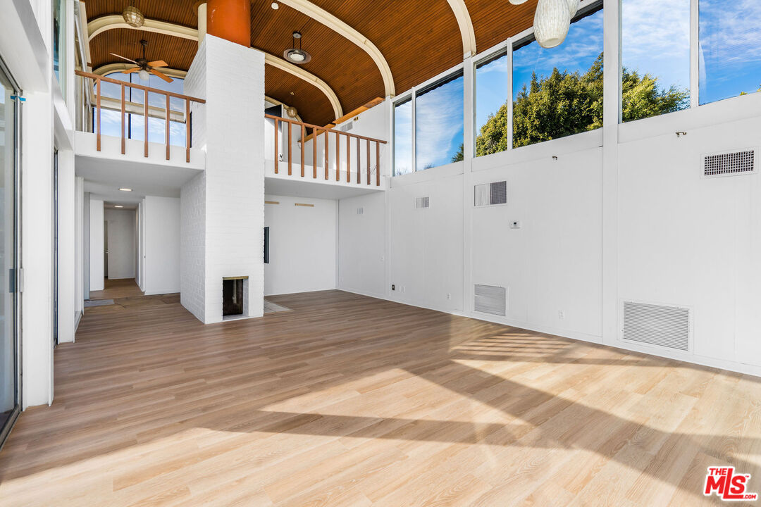 11271 Chalon Road Los Angeles, CA 90049 - Photo 7 of 35 a view of an entryway of the house