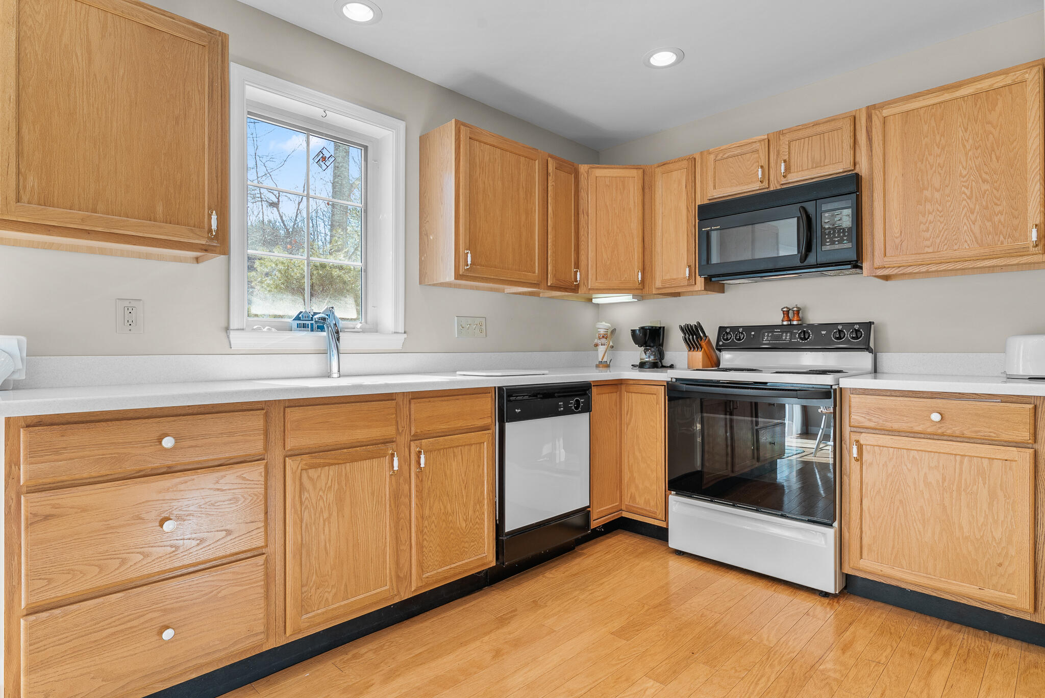 24 Spring Pond Circle York, ME 03909 - Photo 9 of 23 24 Spring Pond Circle-15