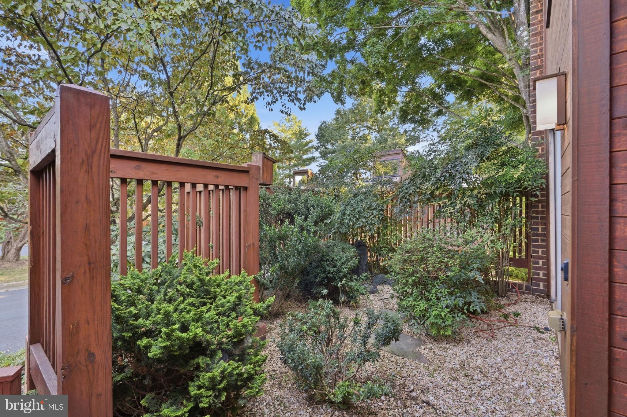 2165 Cabots Point Lane Reston, VA 20191 - Photo 39 of 40 Gallery Image 39