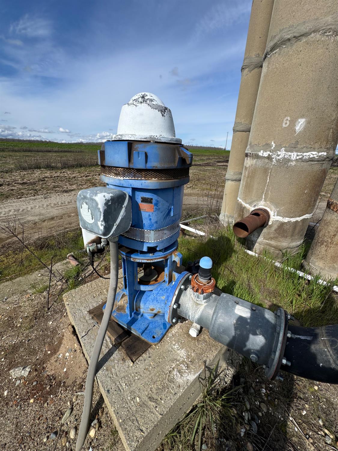 6722 Bryden Road Marysville, CA 95901 - Photo 27 of 33 a living room with furniture
