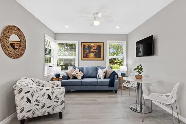 $1,725 | 802 North Federal Highway, Unit 2, Boynton Beach, FL 33435