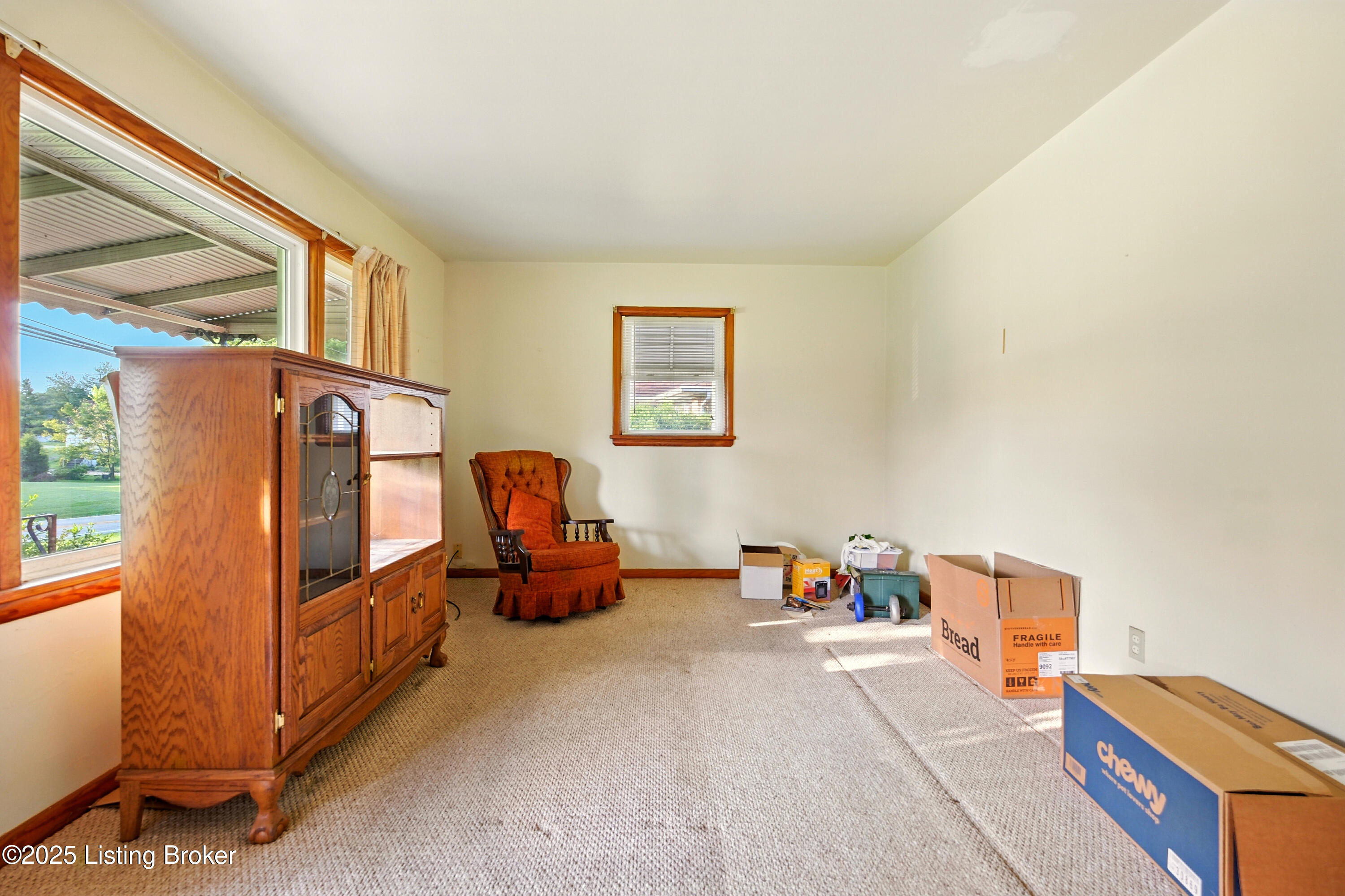 9012 Shepherdsville Road Louisville, KY 40219 - Photo 5 of 27 5_9012shepherdsville_louisvillerealestat
