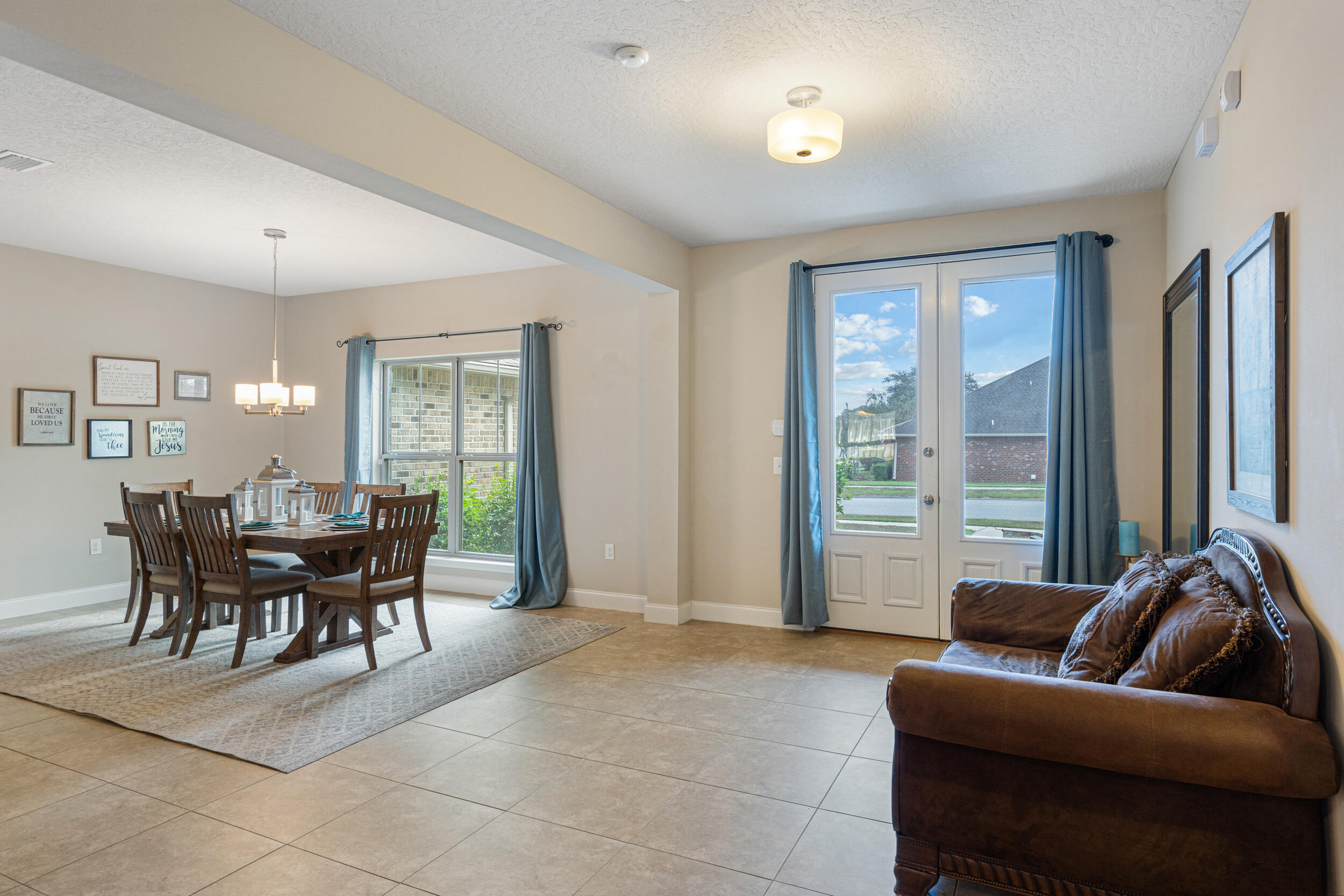 4646 Chanan Drive Crestview, FL 32539 - Photo 5 of 56 Foyer
