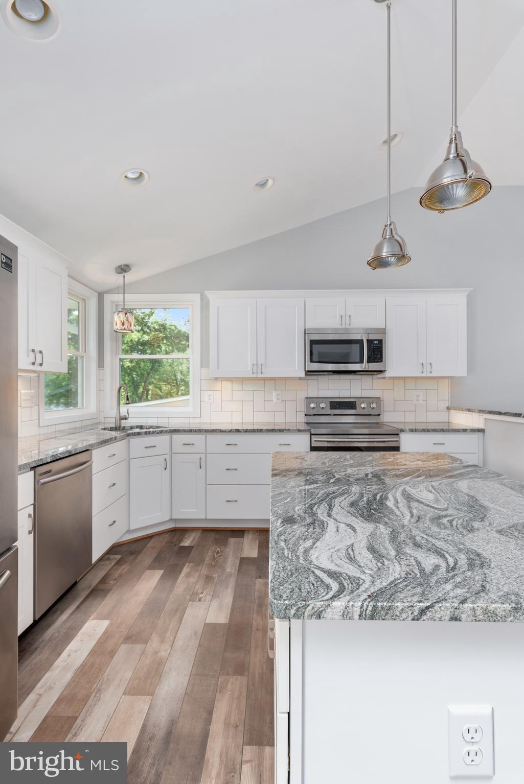 444 Royal Beach Road Pasadena, MD 21122 - Photo 14 of 52 Beautiful Island