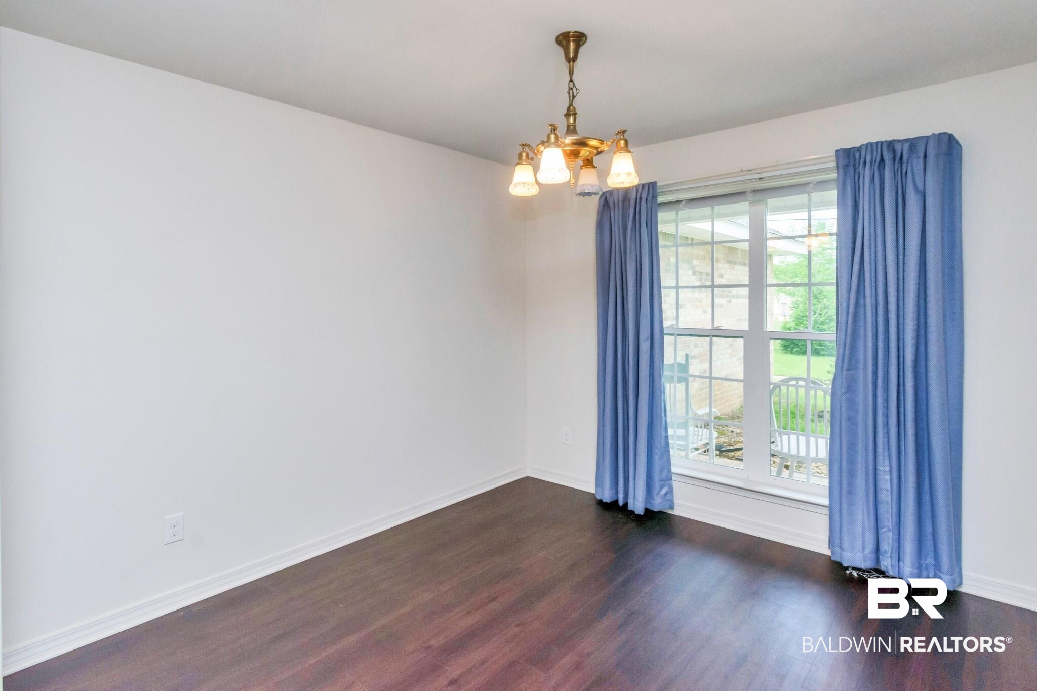 5637 Howells Ferry Road Mobile, AL 36618 - Photo 4 of 31