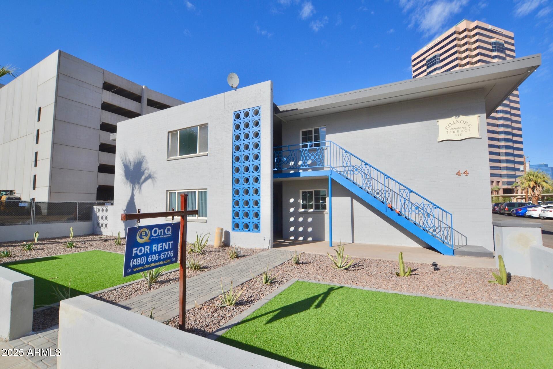 44 East Roanoke Avenue, Unit 8 Phoenix, AZ 85012 - Photo 11 of 11 a view of an house with backyard and porch
