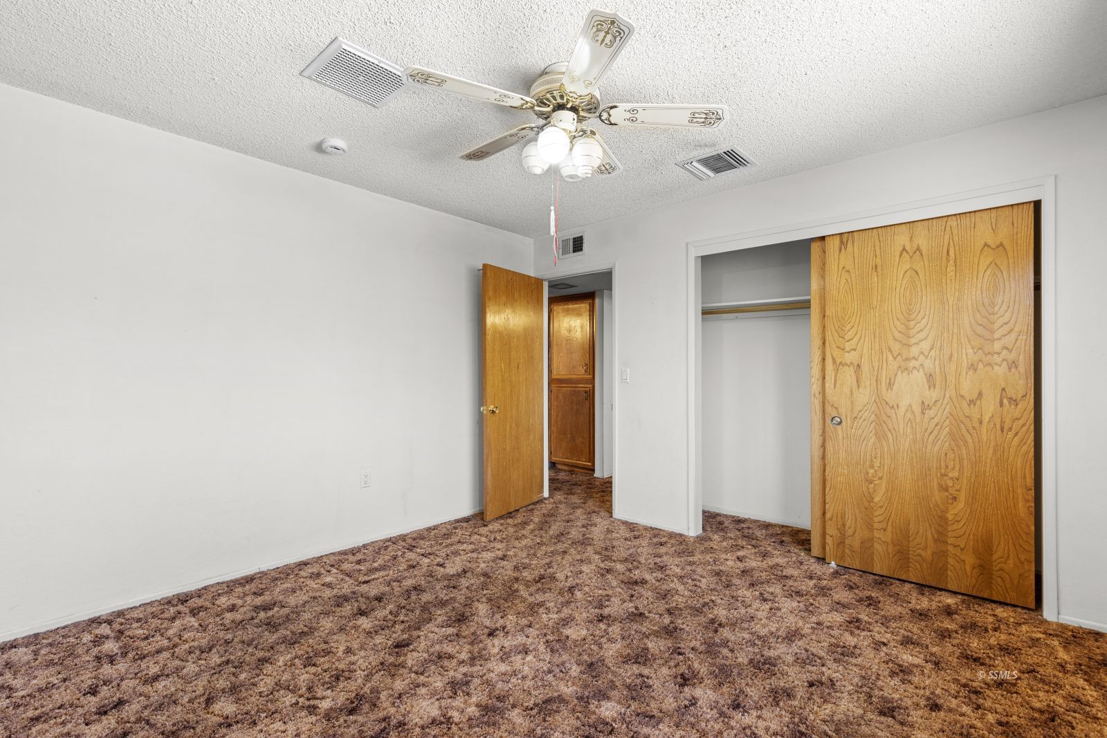 824 Kevin Way Ridgecrest, CA 93555 - Photo 30 of 38 a view of a livingroom with a chandelier fan