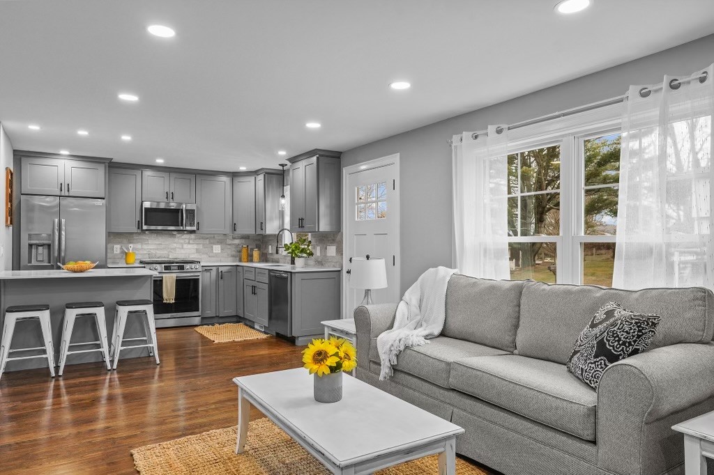 140 Redwood Road Portsmouth, RI 02871 - Photo 12 of 41