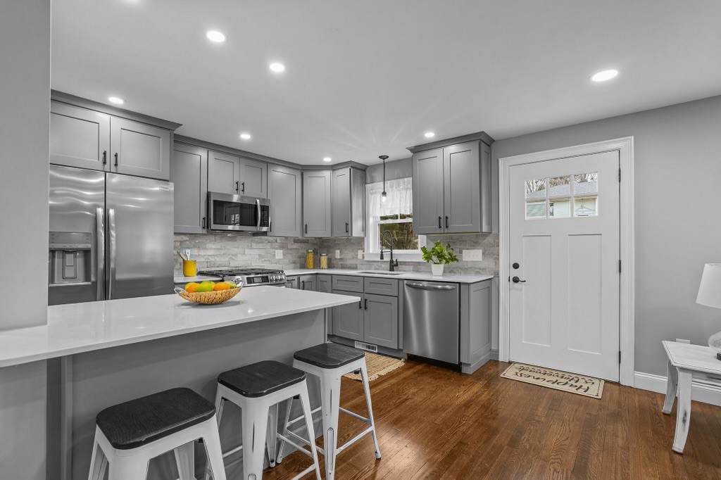 140 Redwood Road Portsmouth, RI 02871 - Photo 2 of 41
