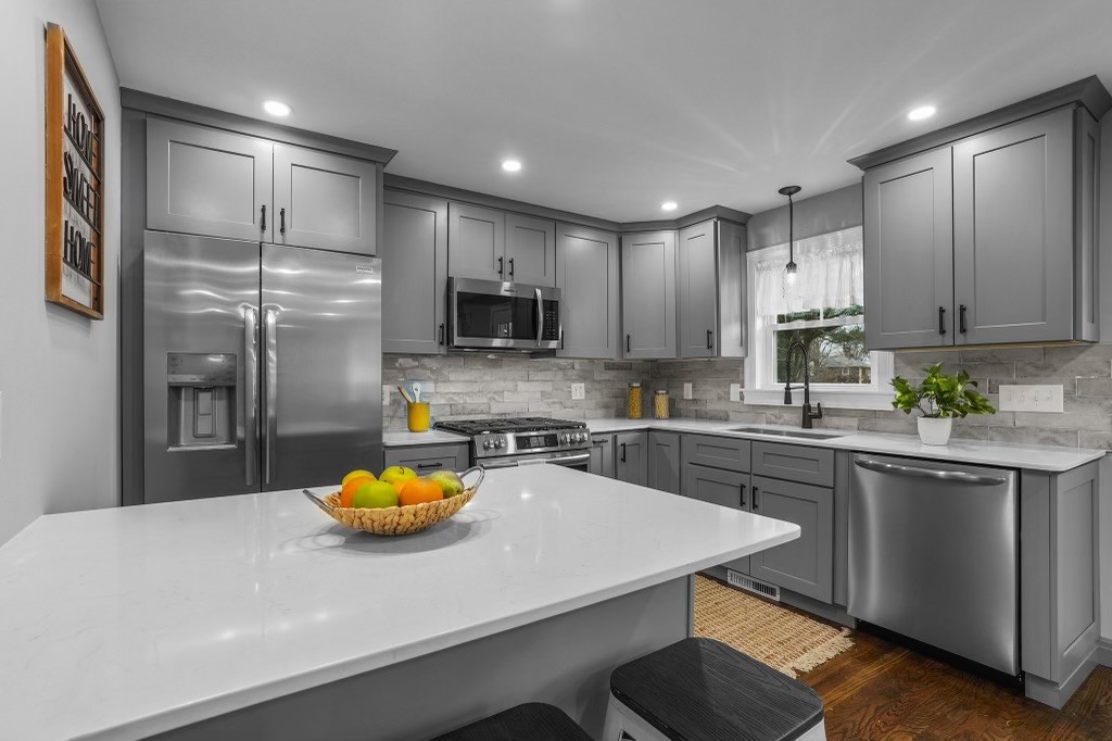 140 Redwood Road Portsmouth, RI 02871 - Photo 3 of 41
