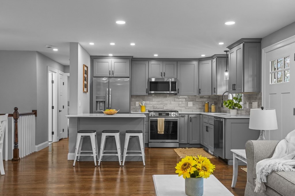 140 Redwood Road Portsmouth, RI 02871 - Photo 5 of 41