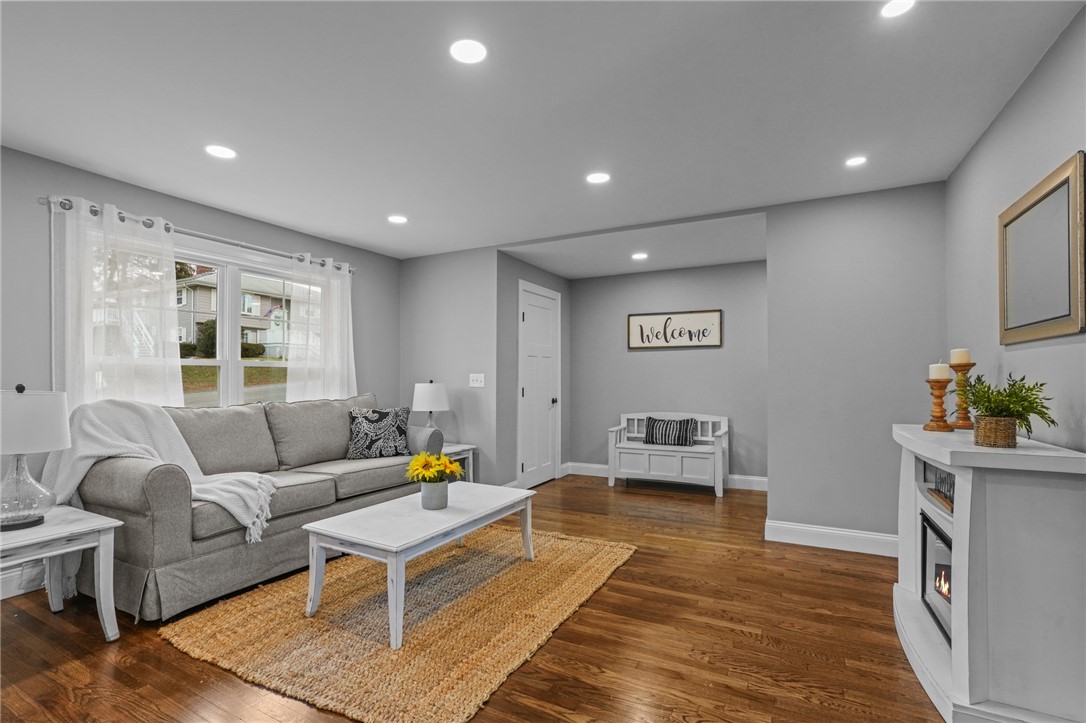 140 Redwood Road Portsmouth, RI 02871 - Photo 8 of 41