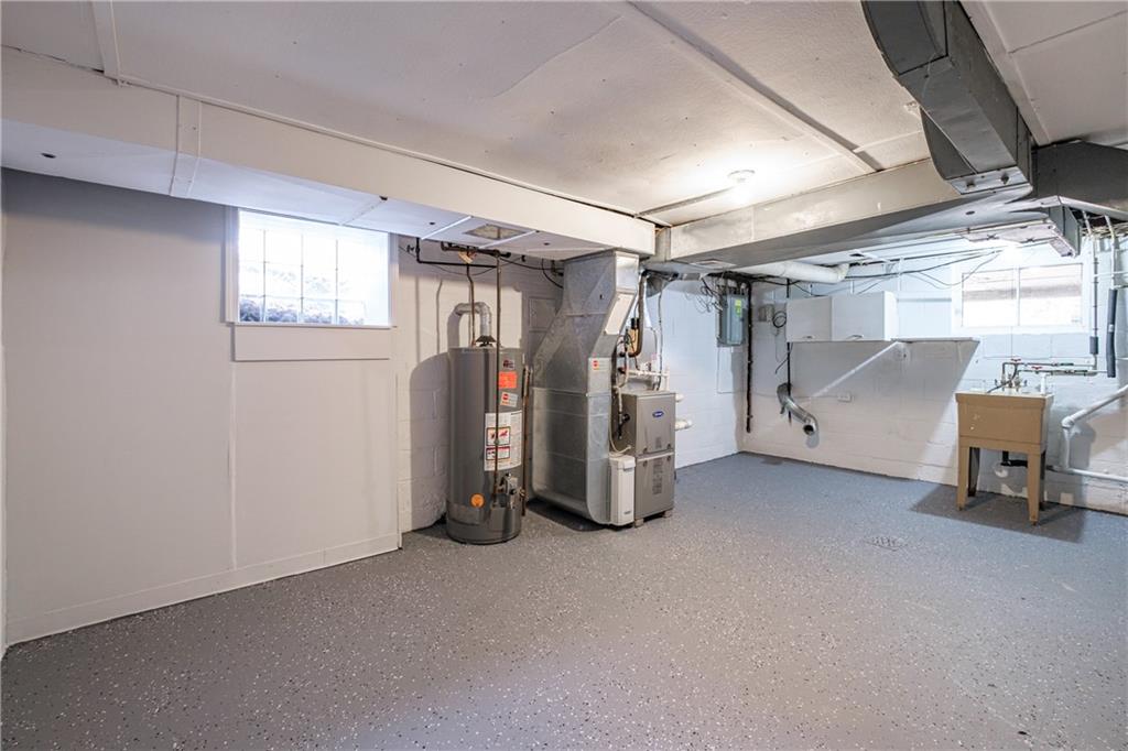 4 Robinhood Road Pittsburgh, PA 15220 - Photo 23 of 25 a view of a room with gym equipment