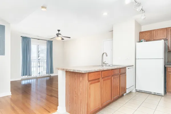 $189,900 | 3447 Ridgeland Avenue, Unit 203, Berwyn, IL 60402