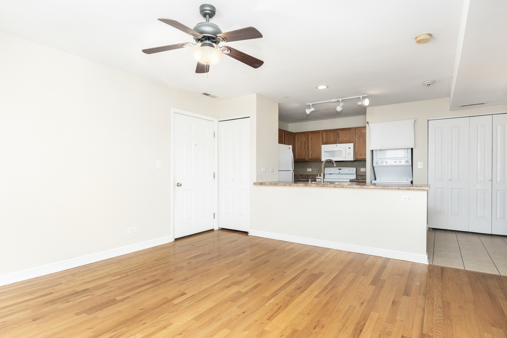 3447 Ridgeland Avenue, Unit 203 Berwyn, IL 60402 - Photo 5 of 17