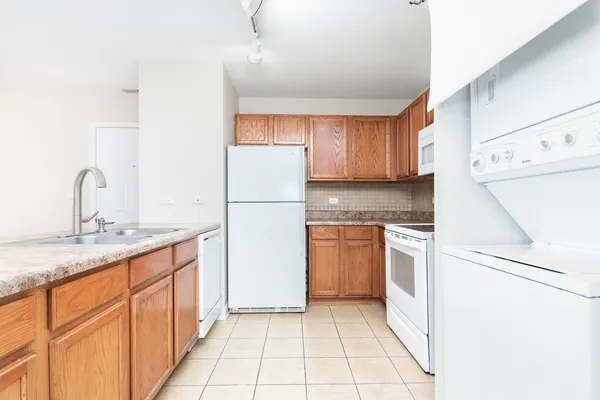 $189,900 | 3447 Ridgeland Avenue, Unit 203, Berwyn, IL 60402