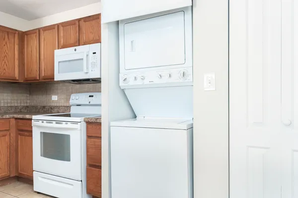 $189,900 | 3447 Ridgeland Avenue, Unit 203, Berwyn, IL 60402