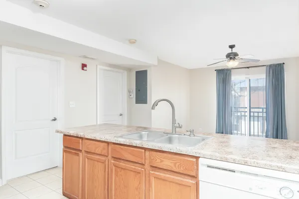$189,900 | 3447 Ridgeland Avenue, Unit 203, Berwyn, IL 60402