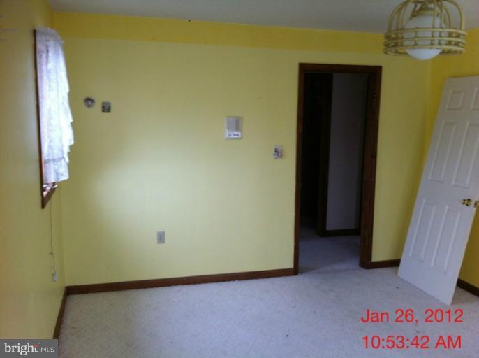 17 Darbys Court Falling Waters, WV 25419 - Photo 2 of 14 a view of room