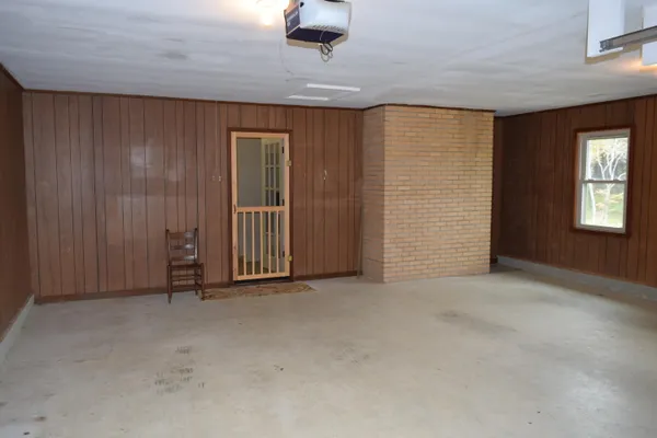 a view of a yard in front of house