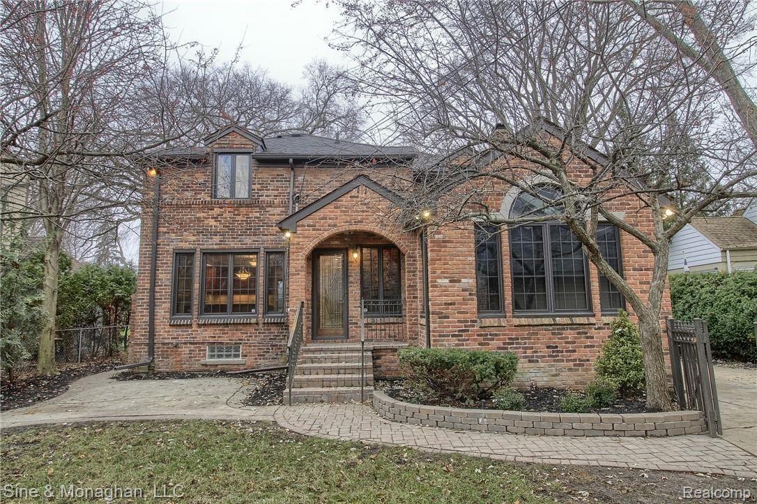 524 Barrington Road Grosse Pointe, MI 48230 - Photo 27 of 57 29-Rear.jpg