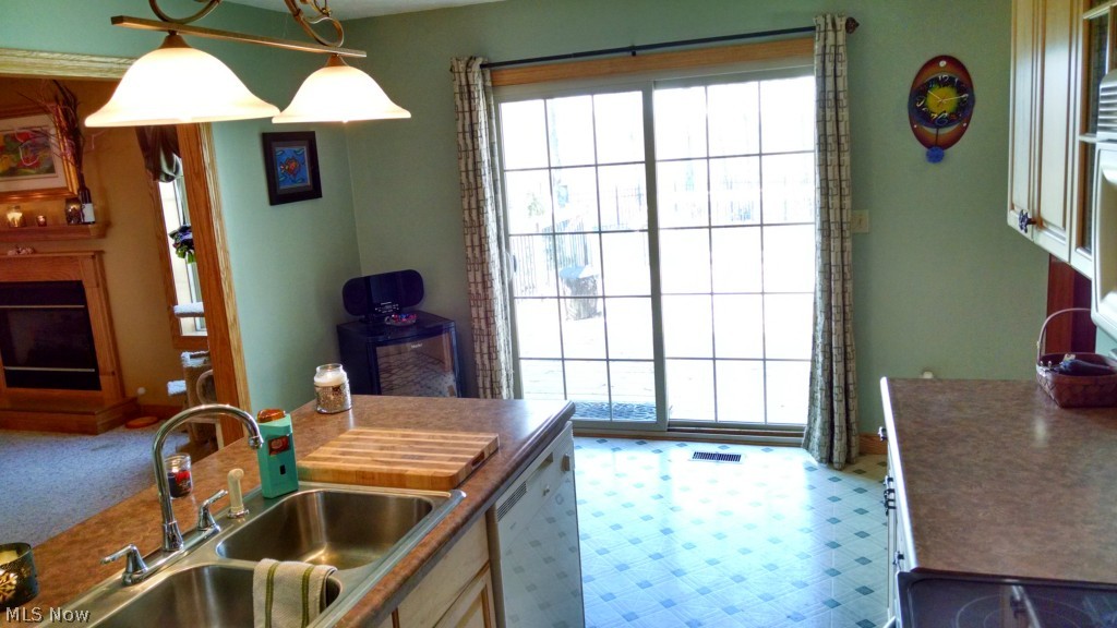 27426 Weaver Road East Rochester, OH 44625 - Photo 7 of 25 Open Kitchen with center island.