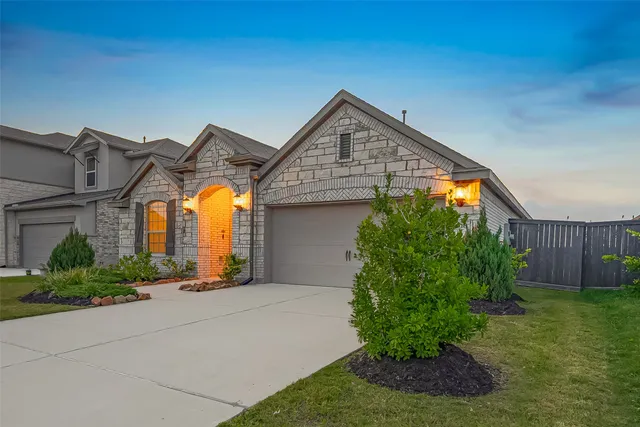 $2,500 | 918 Vidalia Onion Drive, Richmond, TX 77406