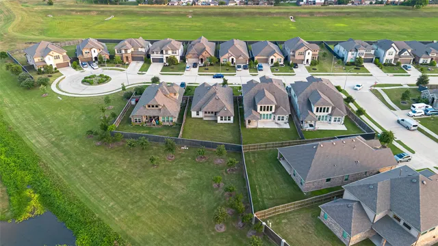 $2,500 | 918 Vidalia Onion Drive, Richmond, TX 77406