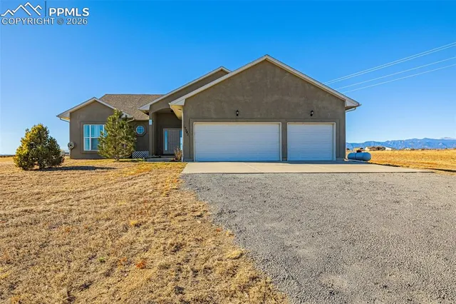 a front view of house with yard