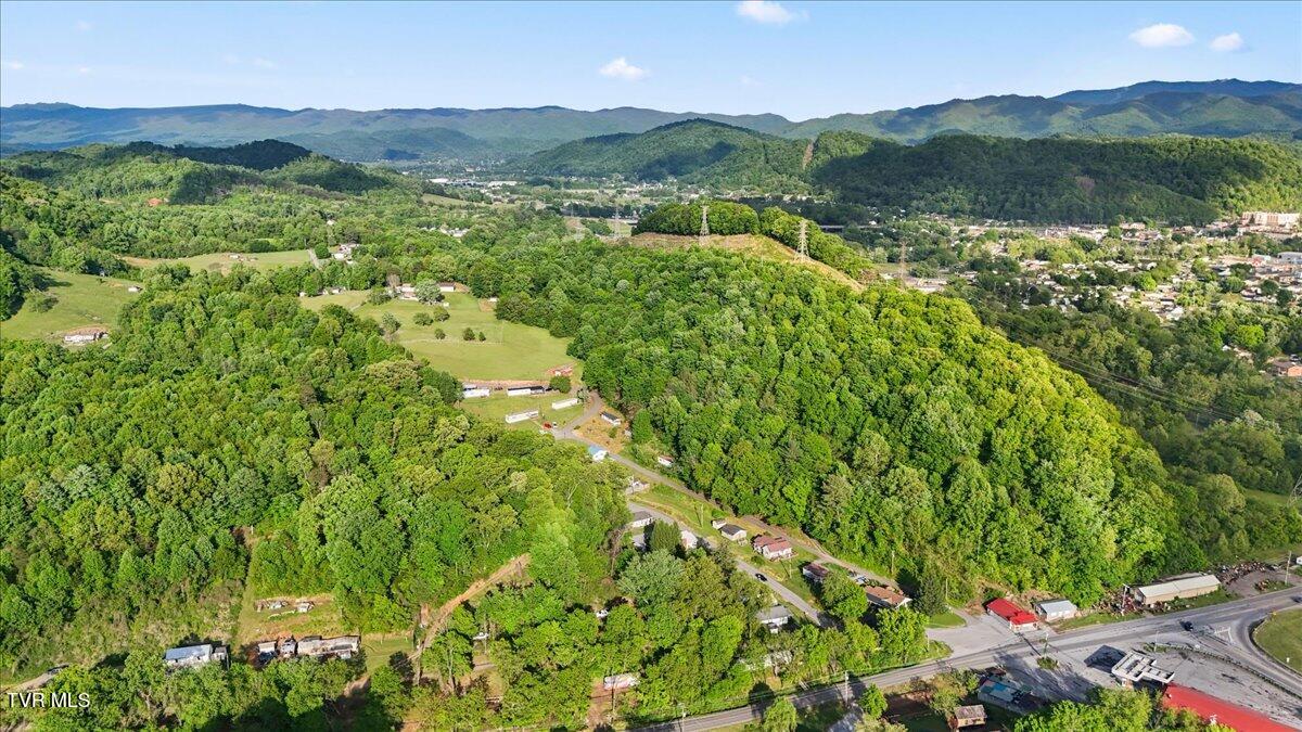 112 Grant Parlier Road Elizabethton, TN 37643 - Photo 10 of 22 10-DJI_20260429182435_0560_D