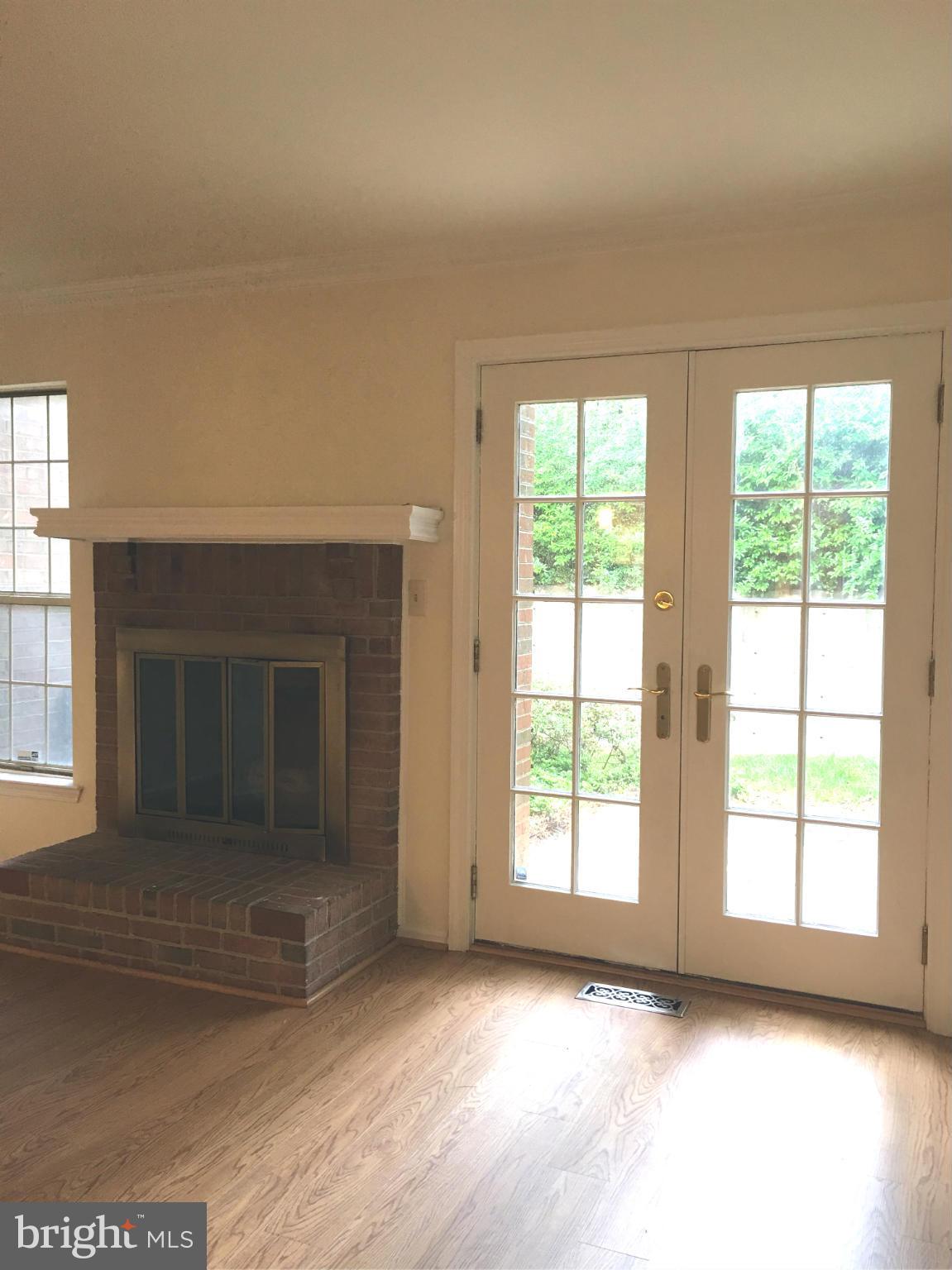 2109 Derby Ridge Lane, Unit 26 Silver Spring, MD 20910 - Photo 7 of 16 Living Room