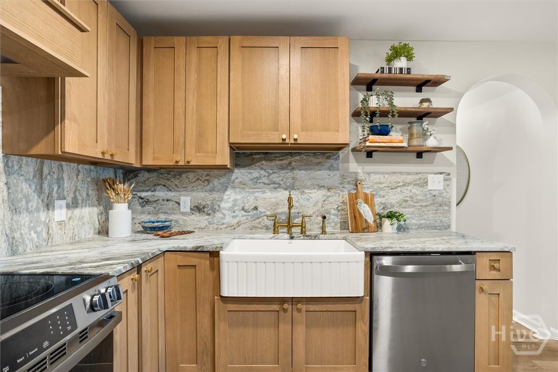 2221 Walz Drive Savannah, GA 31404 - Photo 15 of 44 Kitchen