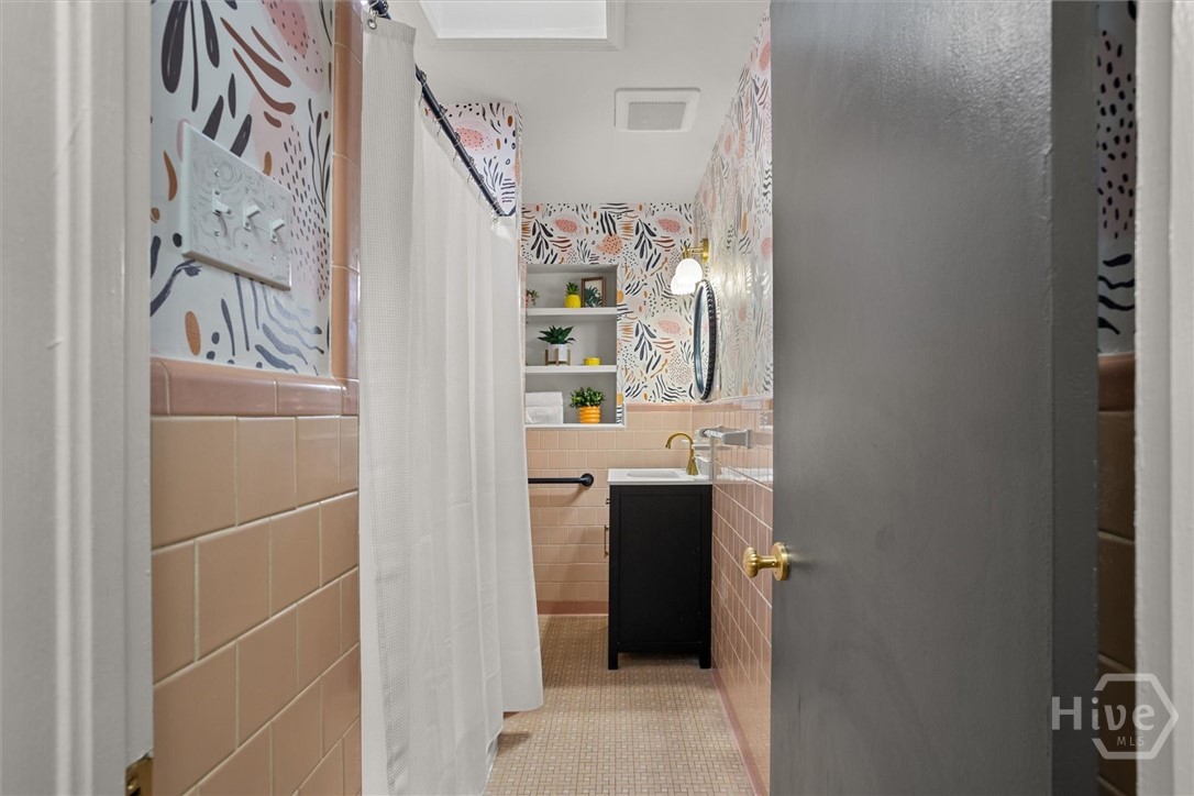 2221 Walz Drive Savannah, GA 31404 - Photo 31 of 44 Guest Bathroom