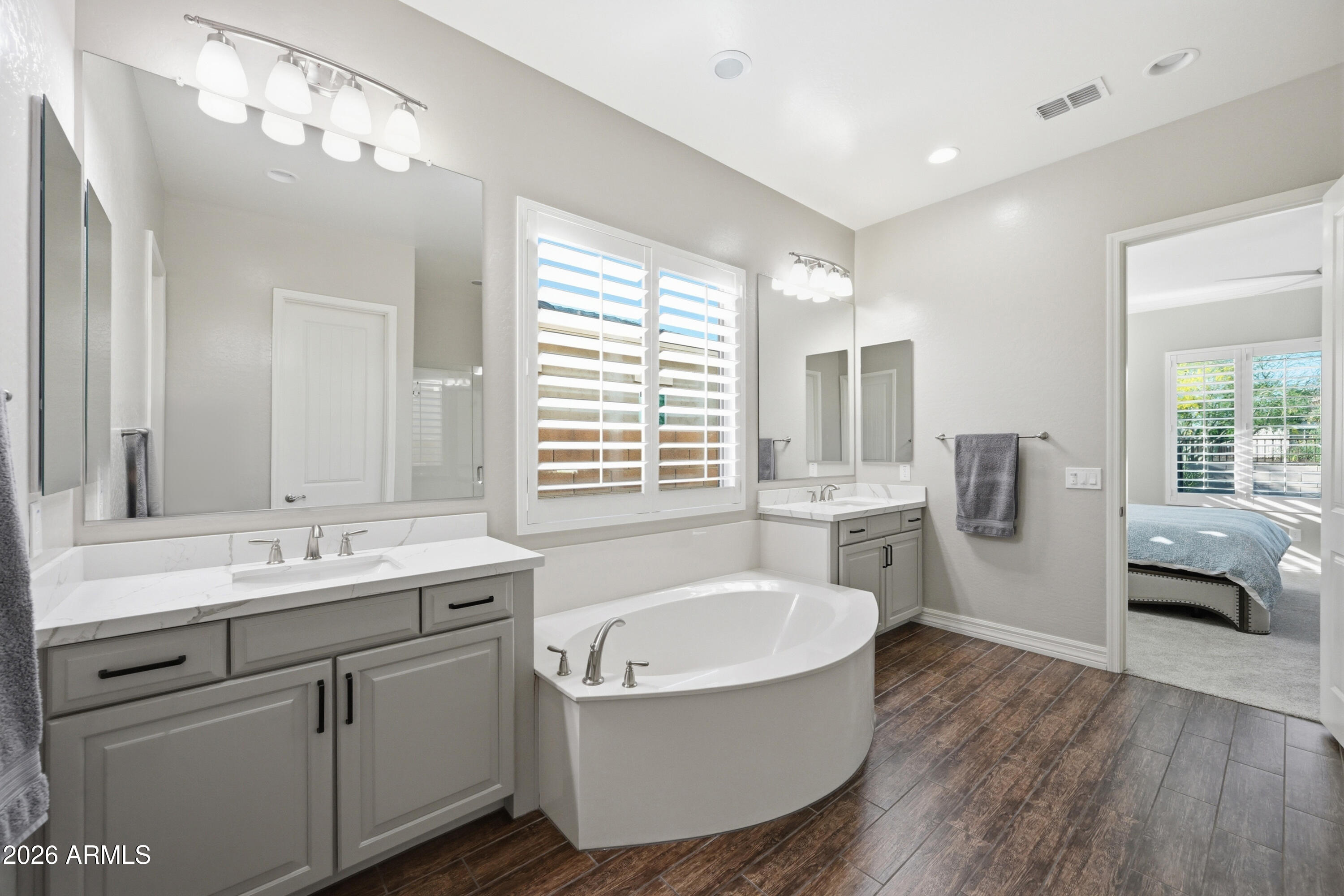 862 East Hampton Lane Gilbert, AZ 85295 - Photo 23 of 35 Primary Bathroom