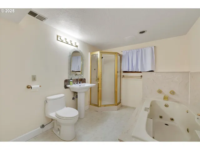 $585,000 | 1360 Northwest 130th Avenue, Portland, OR 97229