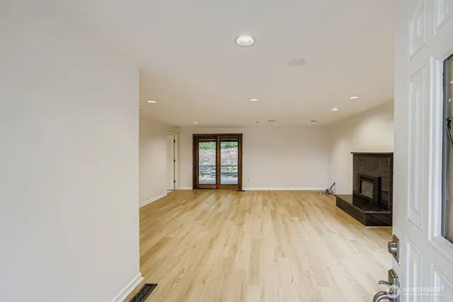 $1,574,000 | 1733 172nd Place Northeast, Bellevue, WA 98008