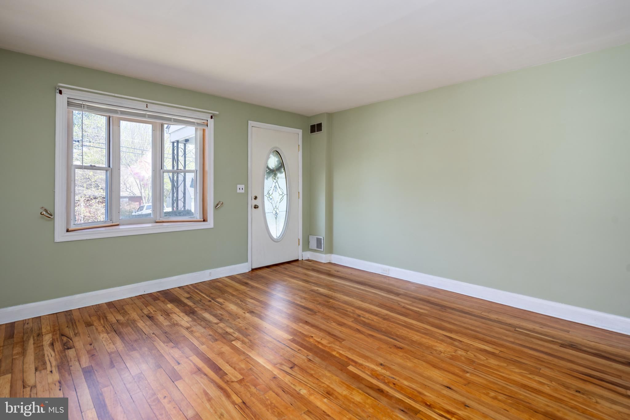 8546 Oakleigh Road Baltimore, MD 21234 - Photo 6 of 38 So bright & airey!