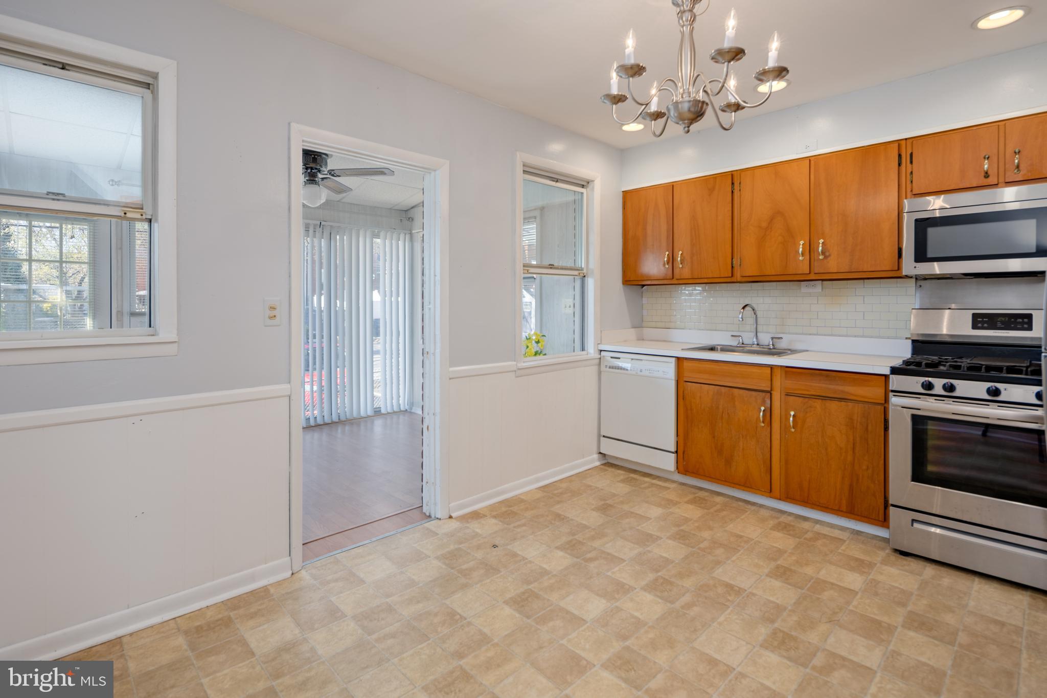 8546 Oakleigh Road Baltimore, MD 21234 - Photo 8 of 38 Dine-in kitchen with added bonus room