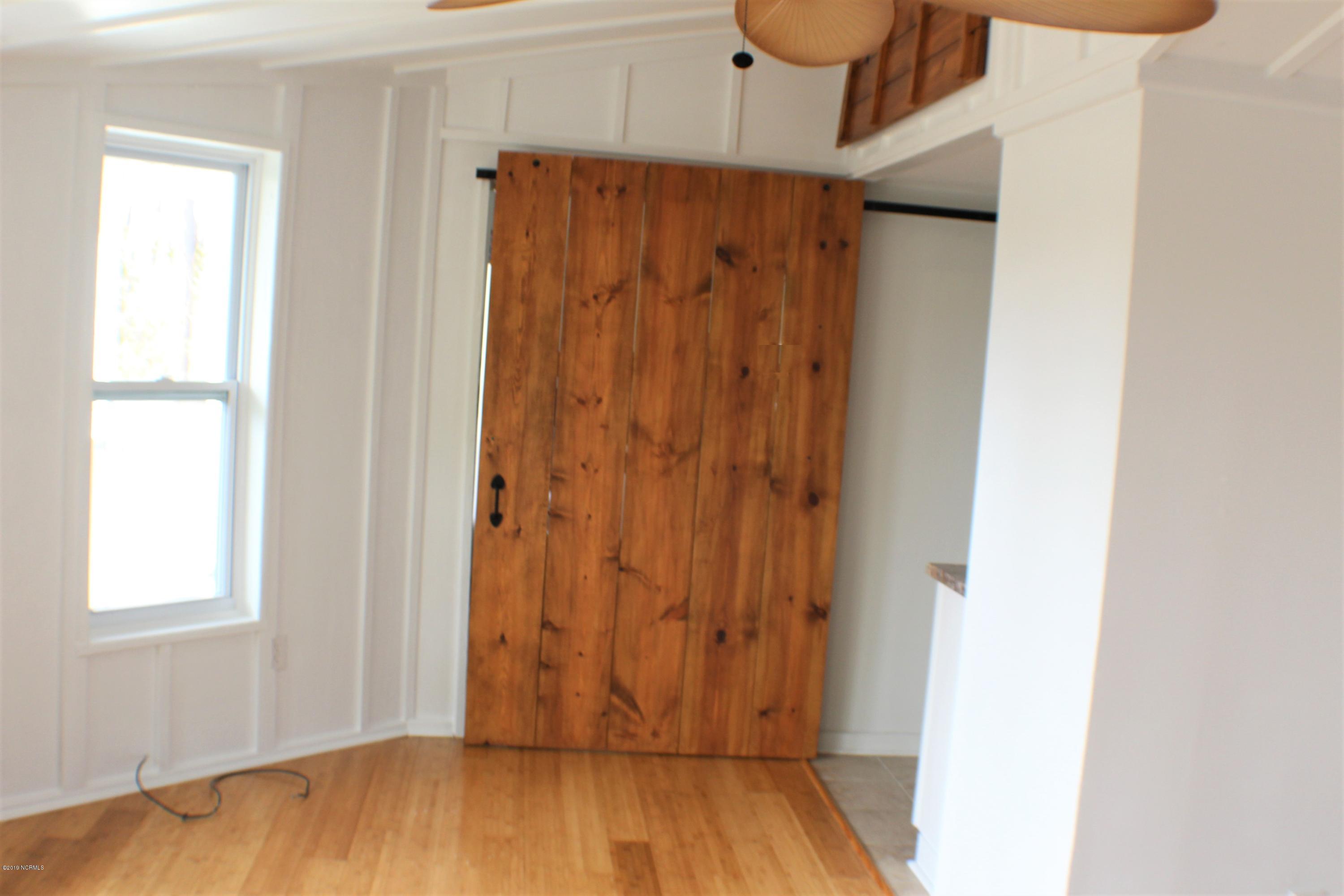 142 Hughes Road Hampstead, NC 28443 - Photo 16 of 22 barndoor