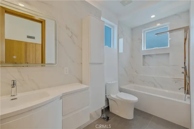 $2,295,000 | 2212 Gates Avenue, Unit A, Redondo Beach, CA 90278