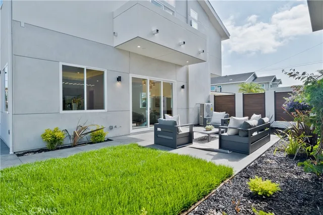 $2,295,000 | 2212 Gates Avenue, Unit A, Redondo Beach, CA 90278