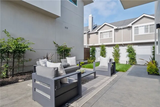 $2,295,000 | 2212 Gates Avenue, Unit A, Redondo Beach, CA 90278