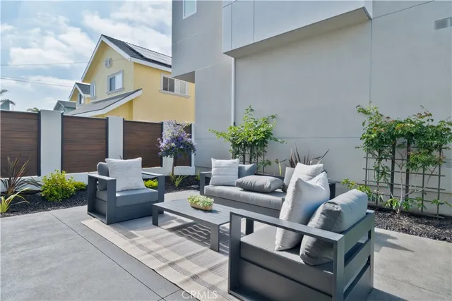 $2,295,000 | 2212 Gates Avenue, Unit A, Redondo Beach, CA 90278